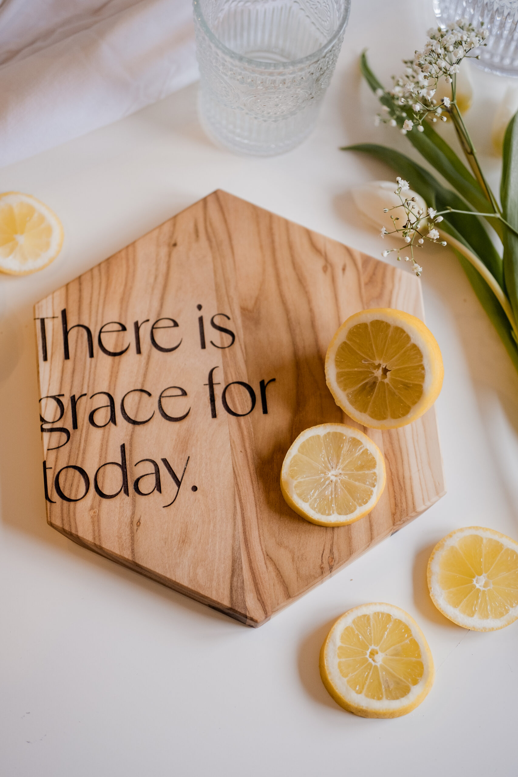 Holzbrett There is grace for today
