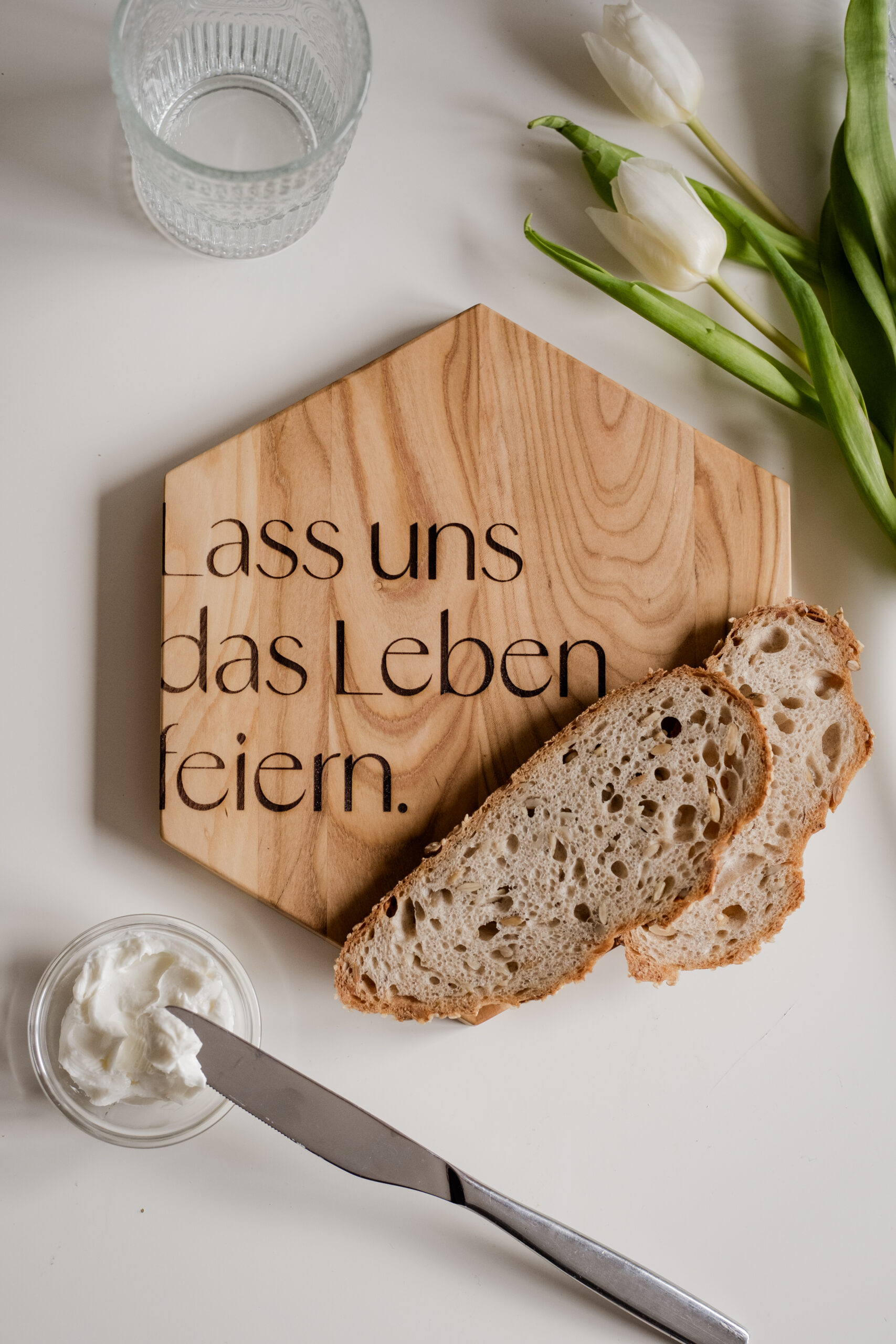 Holzbrett Lass uns das Leben feiern
